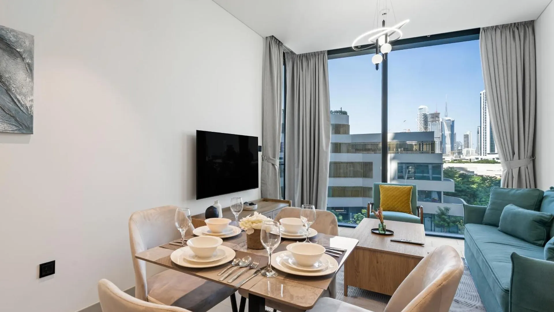 Luxury 1Br Featuring Guest & Study Room-Sobha Waves Dubai Apartment