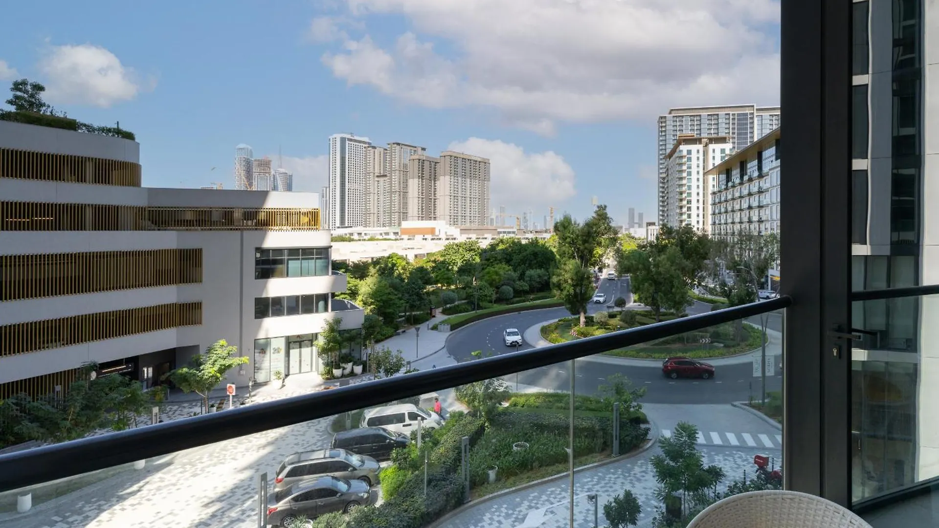 Luxury 1Br Featuring Guest & Study Room-Sobha Waves Dubai United Arab Emirates