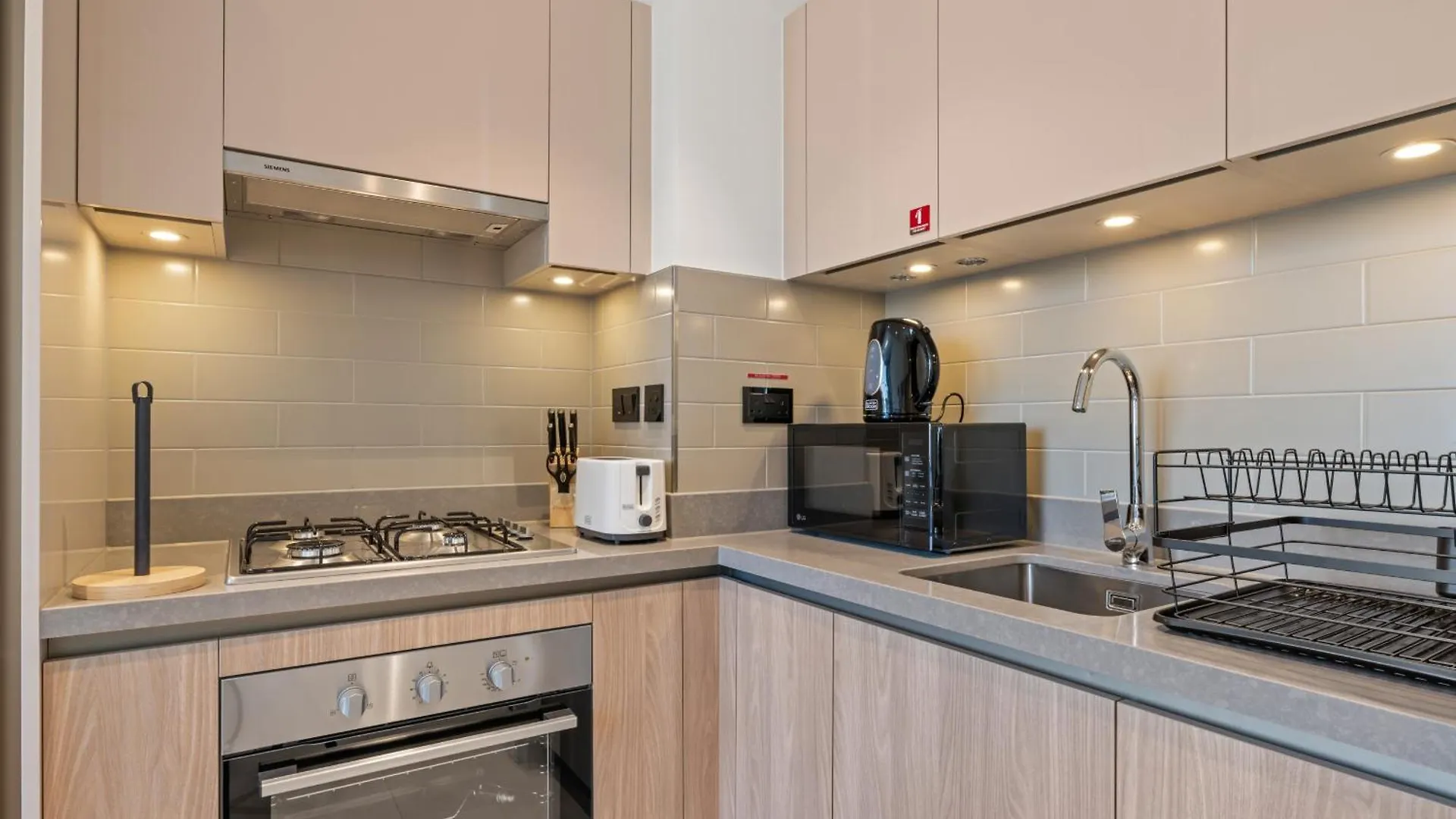 Luxury 1Br Featuring Guest & Study Room-Sobha Waves Dubai Apartment