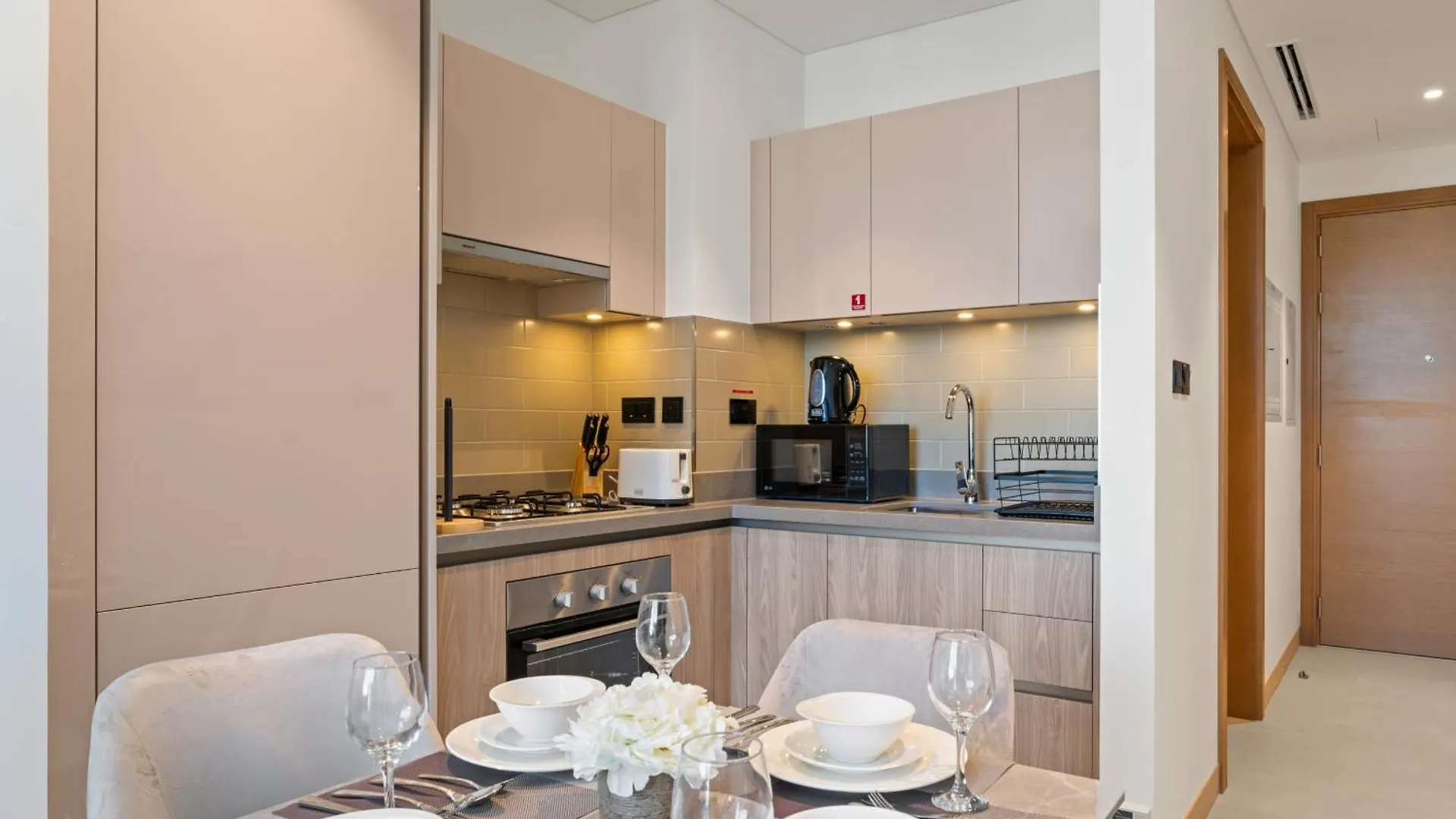 Luxury 1Br Featuring Guest & Study Room-Sobha Waves Dubaj 0*,  Egyesült Arab Emírségek